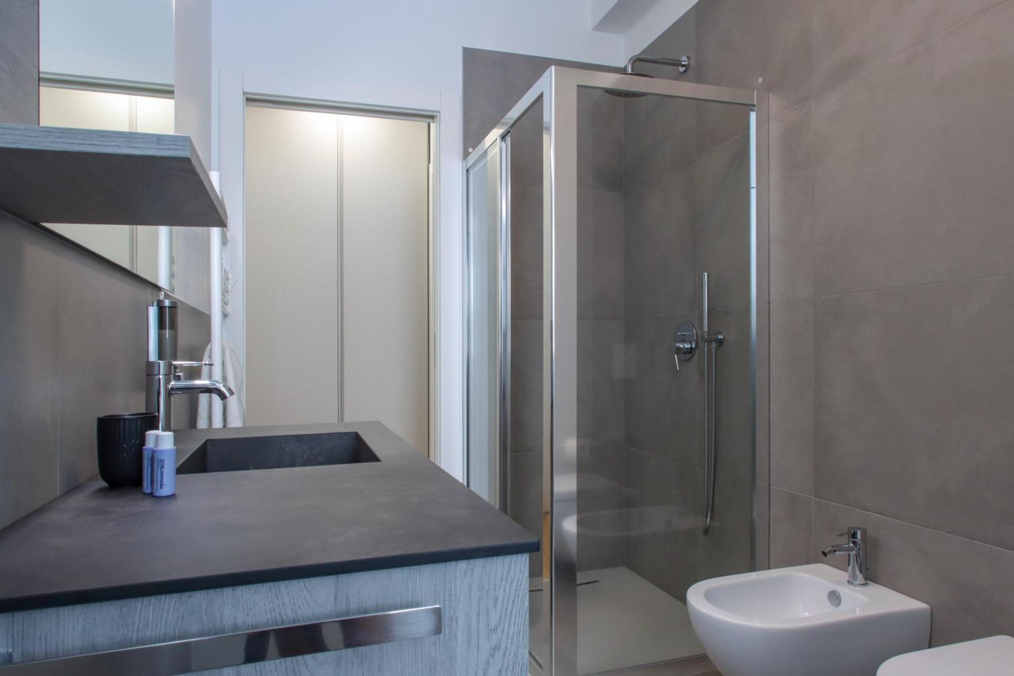 Appartement Casa Ardo Wifi & Free Parking In Lecco Center Extérieur photo